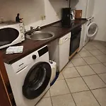 Apartment Halle Eg 78 Qm, Tv- Lounge, Kueche, Bad, 3 Moderne Dz, Zi 1 Franzoesisches Db Zi 2 Queensize- Bett, Oder Zweibettzimmer Zi 3 Franzoesisches Doppelbett Halle (Saale)