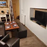 Halle Eg 78 Qm, Tv- Lounge, Kueche, Bad, 3 Moderne Dz, Zi 1 Franzoesisches Db Zi 2 Queensize- Bett, Oder Zweibettzimmer Zi 3 Franzoesisches Doppelbett Apartment Halle (Saale)
