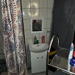 Apartment Halle Eg 78 Qm, Tv- Lounge, Kueche, Bad, 3 Moderne Dz, Zi 1 Franzoesisches Db Zi 2 Queensize- Bett, Oder Zweibettzimmer Zi 3 Franzoesisches Doppelbett Halle (Saale)