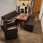 Halle Eg 78 Qm, Tv- Lounge, Kueche, Bad, 3 Moderne Dz, Zi 1 Franzoesisches Db Zi 2 Queensize- Bett, Oder Zweibettzimmer Zi 3 Franzoesisches Doppelbett Halle (Saale)
