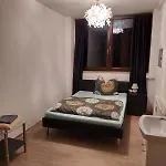 Apartment Halle Eg 78 Qm, Tv- Lounge, Kueche, Bad, 3 Moderne Dz, Zi 1 Franzoesisches Db Zi 2 Queensize- Bett, Oder Zweibettzimmer Zi 3 Franzoesisches Doppelbett *