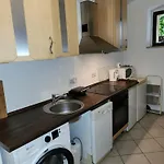 Apartment Halle Eg 78 Qm, Tv- Lounge, Kueche, Bad, 3 Moderne Dz, Zi 1 Franzoesisches Db Zi 2 Queensize- Bett, Oder Zweibettzimmer Zi 3 Franzoesisches Doppelbett Halle (Saale)
