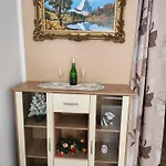 Halle Eg 78 Qm, Tv- Lounge, Kueche, Bad, 3 Moderne Dz, Zi 1 Franzoesisches Db Zi 2 Queensize- Bett, Oder Zweibettzimmer Zi 3 Franzoesisches Doppelbett * Halle (Saale)