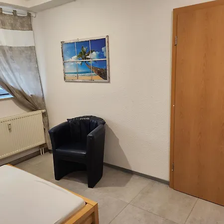 Halle Eg 78 Qm, Tv- Lounge, Kueche, Bad, 3 Moderne Dz, Zi 1 Franzoesisches Db Zi 2 Queensize- Bett, Oder Zweibettzimmer Zi 3 Franzoesisches Doppelbett * Halle (Saale)