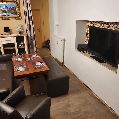 Halle Eg 78 Qm, Tv- Lounge, Kueche, Bad, 3 Moderne Dz, Zi 1 Franzoesisches Db Zi 2 Queensize- Bett, Oder Zweibettzimmer Zi 3 Franzoesisches Doppelbett Apartment Halle (Saale)
