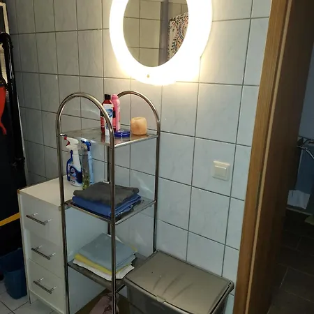 Halle Eg 78 Qm, Tv- Lounge, Kueche, Bad, 3 Moderne Dz, Zi 1 Franzoesisches Db Zi 2 Queensize- Bett, Oder Zweibettzimmer Zi 3 Franzoesisches Doppelbett Apartment Halle (Saale)