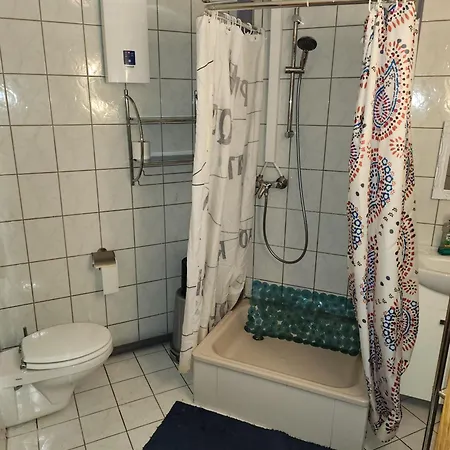 Halle Eg 78 Qm, Tv- Lounge, Kueche, Bad, 3 Moderne Dz, Zi 1 Franzoesisches Db Zi 2 Queensize- Bett, Oder Zweibettzimmer Zi 3 Franzoesisches Doppelbett * Halle (Saale)