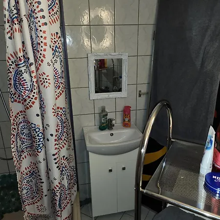 Apartment Halle Eg 78 Qm, Tv- Lounge, Kueche, Bad, 3 Moderne Dz, Zi 1 Franzoesisches Db Zi 2 Queensize- Bett, Oder Zweibettzimmer Zi 3 Franzoesisches Doppelbett Halle (Saale)