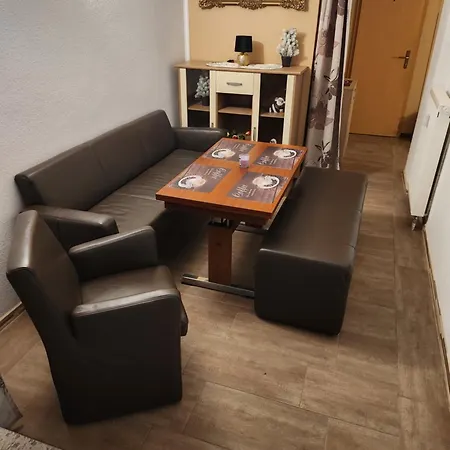 Halle Eg 78 Qm, Tv- Lounge, Kueche, Bad, 3 Moderne Dz, Zi 1 Franzoesisches Db Zi 2 Queensize- Bett, Oder Zweibettzimmer Zi 3 Franzoesisches Doppelbett Halle (Saale)