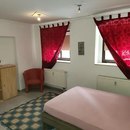 Halle Eg 78 Qm, Tv- Lounge, Kueche, Bad, 3 Moderne Dz, Zi 1 Franzoesisches Db Zi 2 Queensize- Bett, Oder Zweibettzimmer Zi 3 Franzoesisches Doppelbett Halle (Saale)