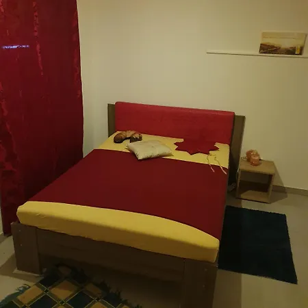 Apartment Halle Eg 78 Qm, Tv- Lounge, Kueche, Bad, 3 Moderne Dz, Zi 1 Franzoesisches Db Zi 2 Queensize- Bett, Oder Zweibettzimmer Zi 3 Franzoesisches Doppelbett Halle (Saale)