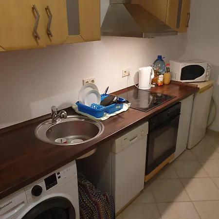 Halle Eg 78 Qm, Tv- Lounge, Kueche, Bad, 3 Moderne Dz, Zi 1 Franzoesisches Db Zi 2 Queensize- Bett, Oder Zweibettzimmer Zi 3 Franzoesisches Doppelbett Halle (Saale)