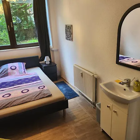 Halle Eg 78 Qm, Tv- Lounge, Kueche, Bad, 3 Moderne Dz, Zi 1 Franzoesisches Db Zi 2 Queensize- Bett, Oder Zweibettzimmer Zi 3 Franzoesisches Doppelbett Halle (Saale)