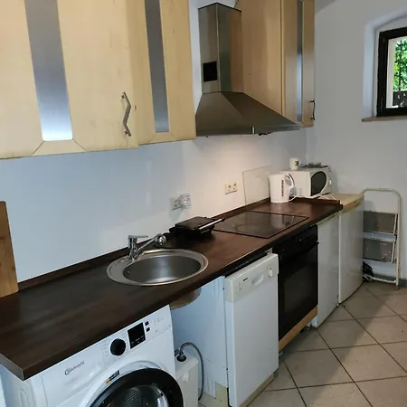 Apartment Halle Eg 78 Qm, Tv- Lounge, Kueche, Bad, 3 Moderne Dz, Zi 1 Franzoesisches Db Zi 2 Queensize- Bett, Oder Zweibettzimmer Zi 3 Franzoesisches Doppelbett Halle (Saale)