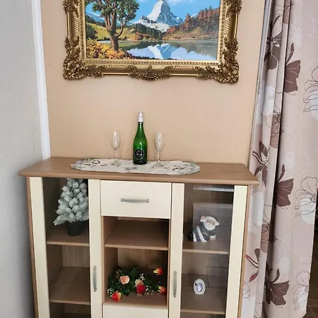 Halle Eg 78 Qm, Tv- Lounge, Kueche, Bad, 3 Moderne Dz, Zi 1 Franzoesisches Db Zi 2 Queensize- Bett, Oder Zweibettzimmer Zi 3 Franzoesisches Doppelbett * Halle (Saale)