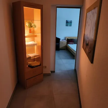 Halle Eg 78 Qm, Tv- Lounge, Kueche, Bad, 3 Moderne Dz, Zi 1 Franzoesisches Db Zi 2 Queensize- Bett, Oder Zweibettzimmer Zi 3 Franzoesisches Doppelbett * Halle (Saale)