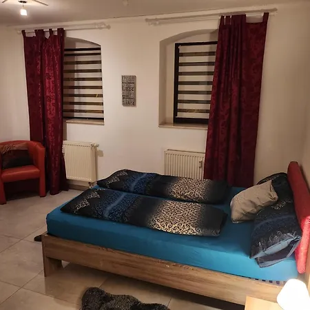 Apartment Halle Eg 78 Qm, Tv- Lounge, Kueche, Bad, 3 Moderne Dz, Zi 1 Franzoesisches Db Zi 2 Queensize- Bett, Oder Zweibettzimmer Zi 3 Franzoesisches Doppelbett Halle (Saale)