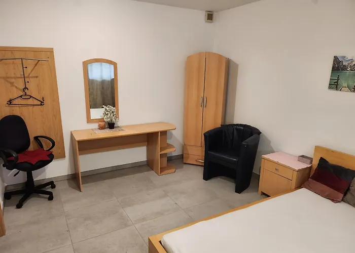 Halle Eg 78 Qm Gms Kueche Bad, Wc Gut Und Guenstig Unsere Sparpreise Sind Verhandelbar Auch Noch Nach Ihrer Buchung 아파트 Halle (Saale)