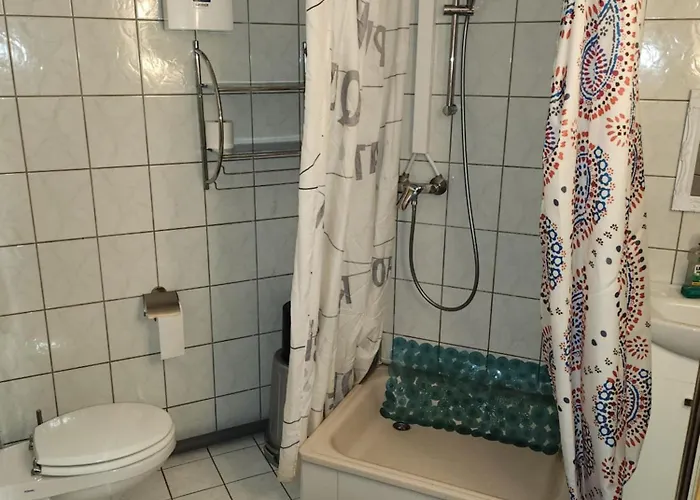 Halle Eg Fewo 78 Qm, Tv- Lounge, Kueche, Bad, 3 Moderne Dz, Zi 1 Franzoesisches Db Zi 2 Queensize- Bett, Oder Zweibettzimmer Zi 3 Franzoesisches Doppelbett * Halle (Saale)