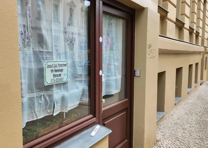 Halle Eg Fewo 78 Qm, Tv- Lounge, Kueche, Bad, 3 Moderne Dz, Zi 1 Franzoesisches Db Zi 2 Queensize- Bett, Oder Zweibettzimmer Zi 3 Franzoesisches Doppelbett Apartamento *