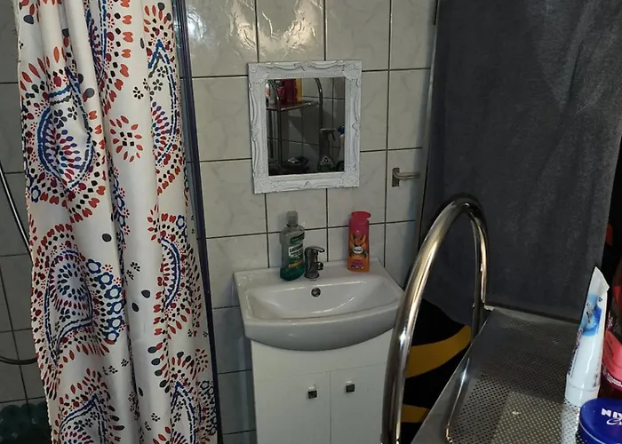 Apartamento Halle Eg Fewo 78 Qm, Tv- Lounge, Kueche, Bad, 3 Moderne Dz, Zi 1 Franzoesisches Db Zi 2 Queensize- Bett, Oder Zweibettzimmer Zi 3 Franzoesisches Doppelbett Halle (Saale)